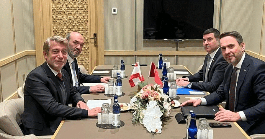 Le ministre libanais de l’énergie discute avec son homologue turc des dommages causés aux infrastructures électriques, de l’exploration pétrolière et gazière, ainsi que du projet du barrage de Bisri