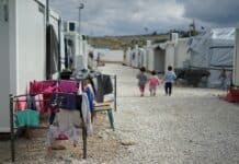 Vers une nouvelle crise migratoire syrienne après la chute de Bachar el-Assad ? people walking on street during daytime