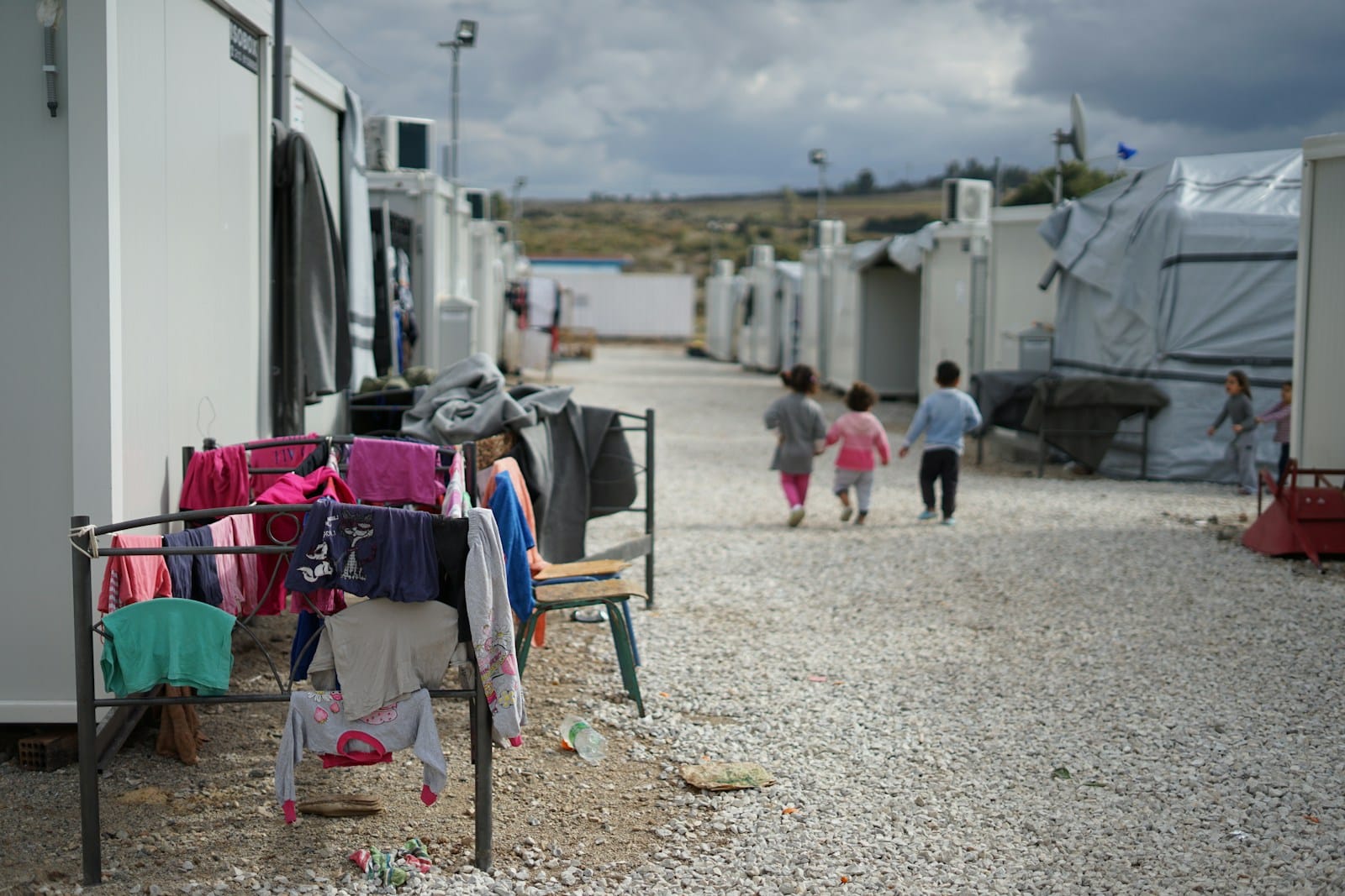 Vers une nouvelle crise migratoire syrienne après la chute de Bachar el-Assad ? people walking on street during daytime