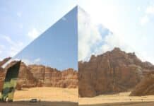 Focus sur l’Arabie saoudite : Vision 2030 et la Coupe du Monde 2034 A large pyramid in the middle of a desert