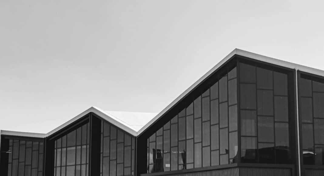 a black and white photo of a building
