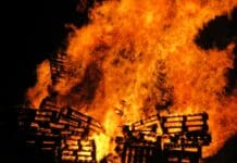 a bunch of fire burning in the dark