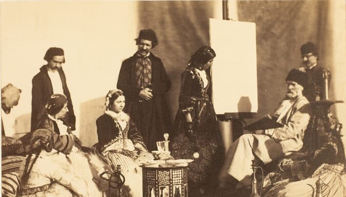 Henry Sauvaire Portrait de Camille Rogier et de ses amis au salon, Beyrouth Vers 1859 Épreuve sur papier albuminé à partir d'un négatif sur verre au collodion H. 14,8 ; L. 21,5 cm. Don René et Bernard Sauvaire, par l'intermédiaire de la société des Amis du musée d'Orsay, 1995 © Musée d’Orsay, Dist. RMN-Grand Palais / Alexis Brandt