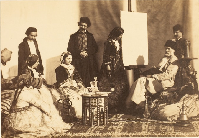 Henry Sauvaire Portrait de Camille Rogier et de ses amis au salon, Beyrouth Vers 1859 Épreuve sur papier albuminé à partir d'un négatif sur verre au collodion H. 14,8 ; L. 21,5 cm. Don René et Bernard Sauvaire, par l'intermédiaire de la société des Amis du musée d'Orsay, 1995 © Musée d’Orsay, Dist. RMN-Grand Palais / Alexis Brandt