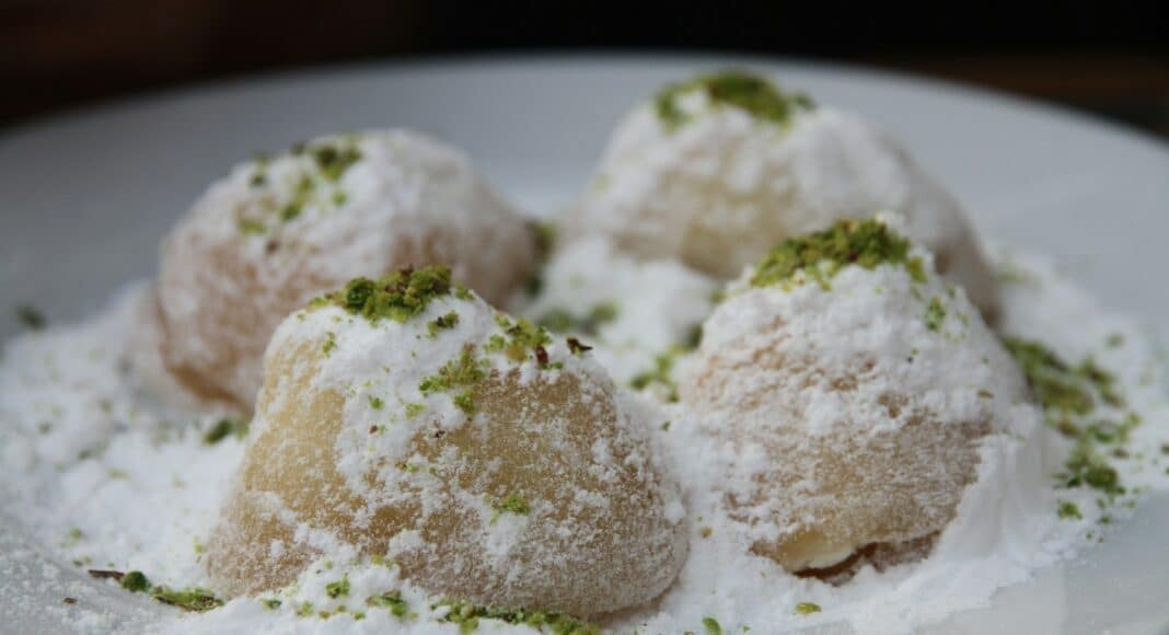 white ceramic plate with white rice