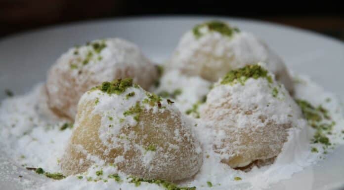 white ceramic plate with white rice