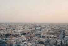 Faisal bin Farhan sur l’importance de la stabilité politique au Liban bird's eye photography of city
