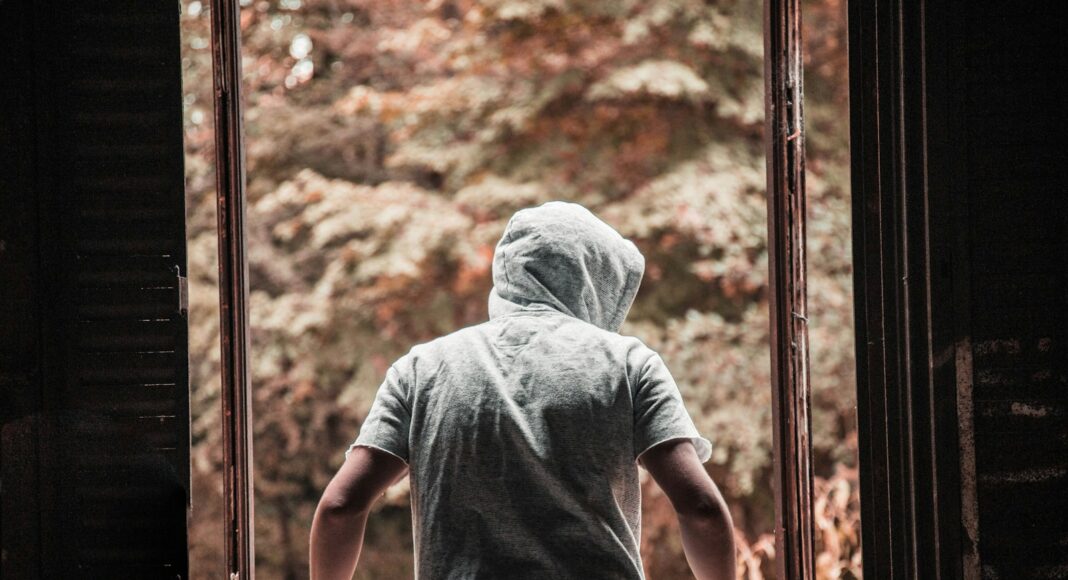 men's gray pullover hooded jacket