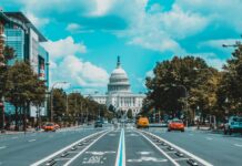 Dans la presse: Résolution 1701, les États-Unis conditionnent leur aide militaire au Liban wide road with vehicle traveling with white dome building