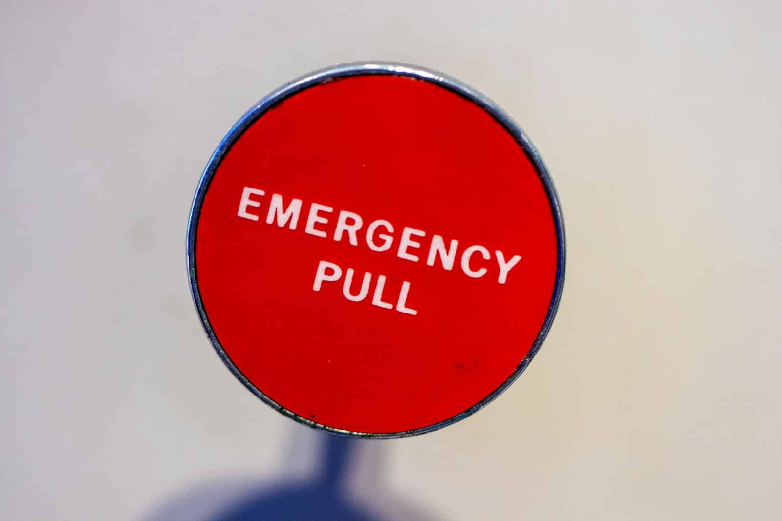 La crise économique au Liban : faillites, restructurations et secteurs touchés red Emergency Pull lever