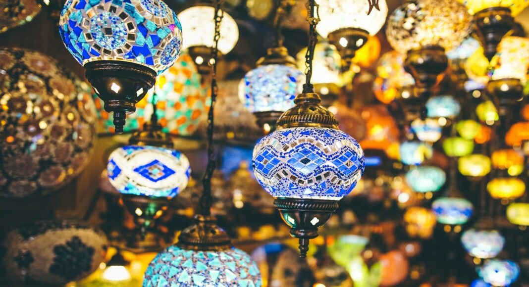 hanged assorted-color pendant lamp