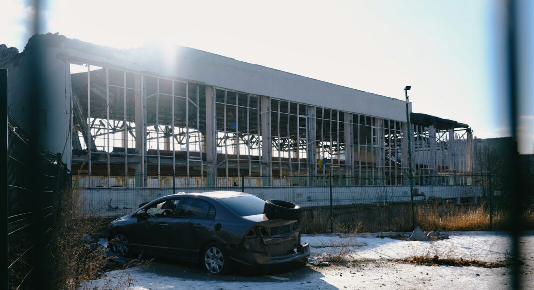 a car that is parked in front of a building