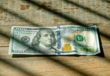 Trump, inflation, taux : Powell navigue dans l’incertitude 100 us dollar bill