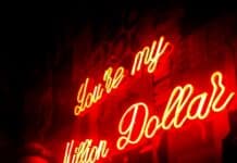 face à l’effondrement de la monnaie, le liban introduit des billets de 500 000 et 1 000 000 livres man standing near the LED signage