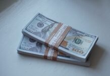 La fortune des milliardaires libanais atteint 12,3 milliards de dollars en 2025 selon le classement Forbes text, letter, calendar