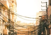 Le Liban classé 46e mondial et 1er arabe pour la diversification économique selon l’indice de 2024 cars parked on side of the road during daytime