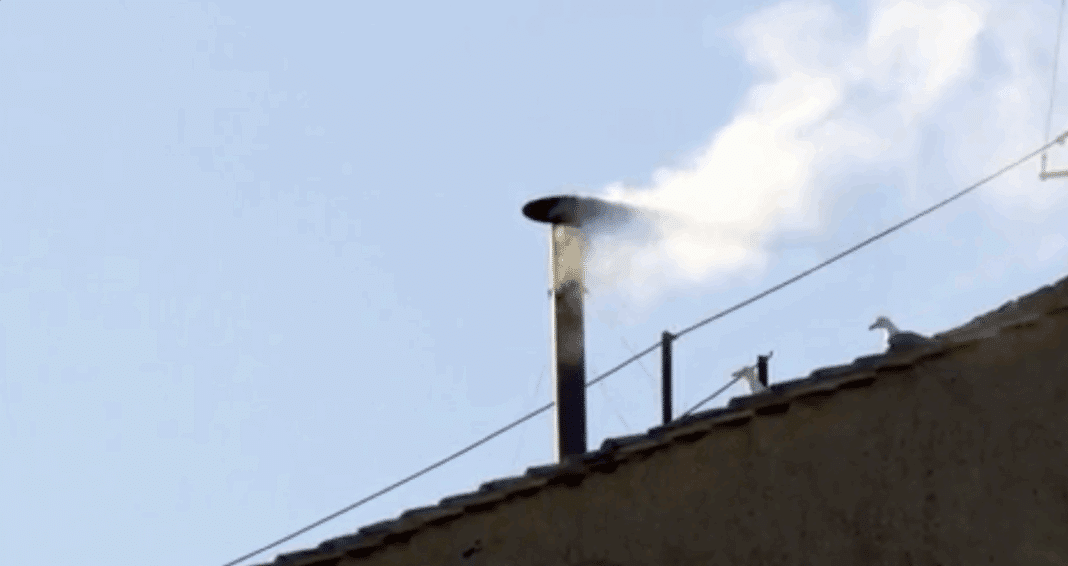 Conclave : la fumée est blanche, un nouveau pape est élu