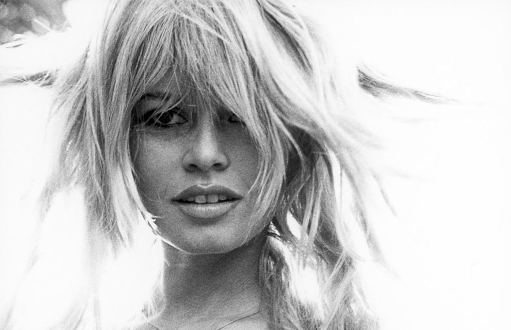 Brigitte Bardot : la beauté universelle, du mythe des années 60 à la “BB” que chaque génération cherche encore