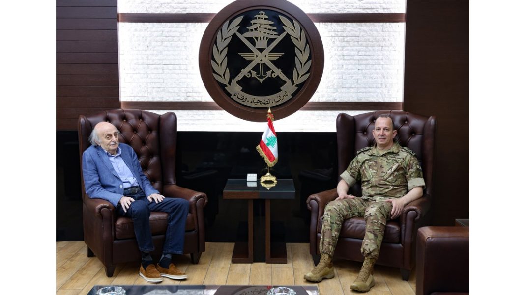 Sud-Liban : Joumblatt appelle à soutenir Haykal